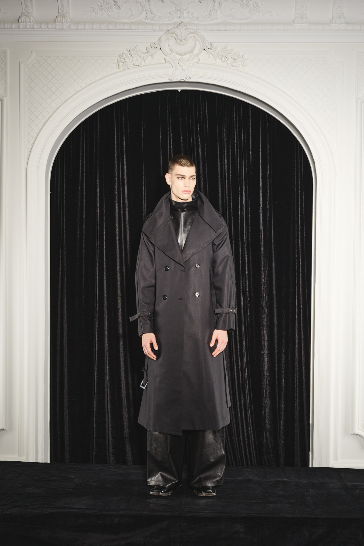 Ripley Trench Black