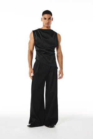 
            
                Load image into Gallery viewer, Gideon Top Black
            
        
