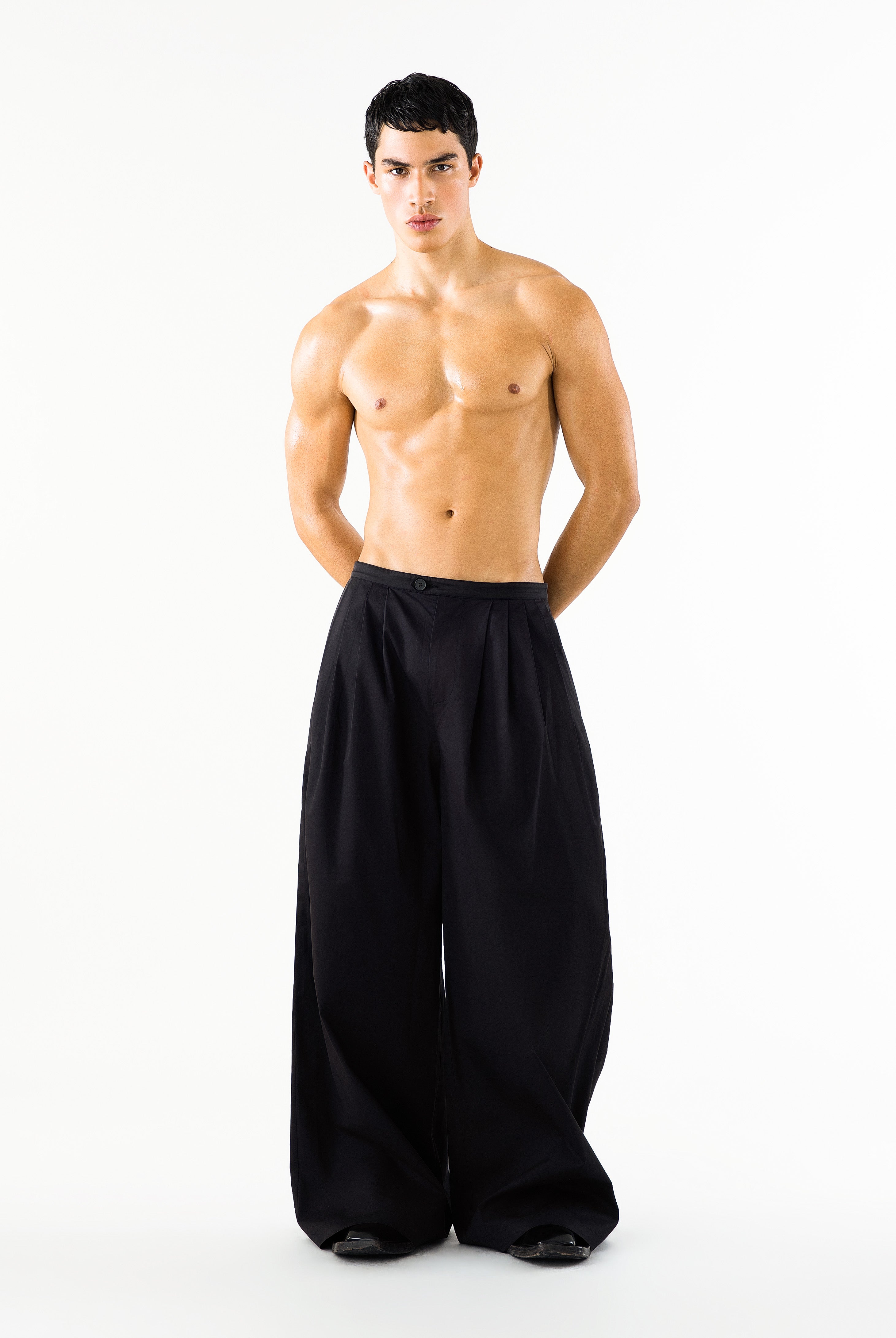 Syro Pants Black