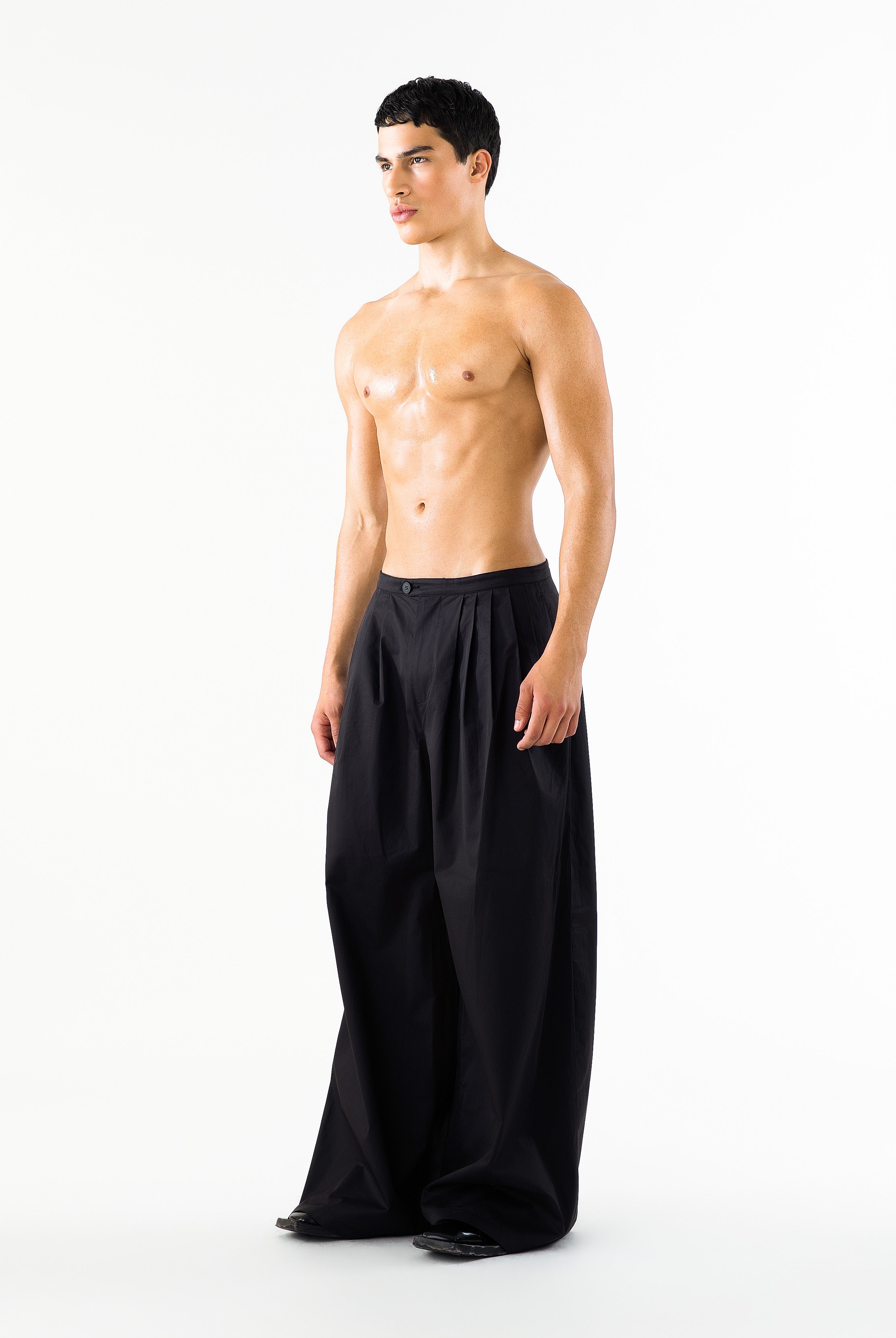 Syro Pants Black